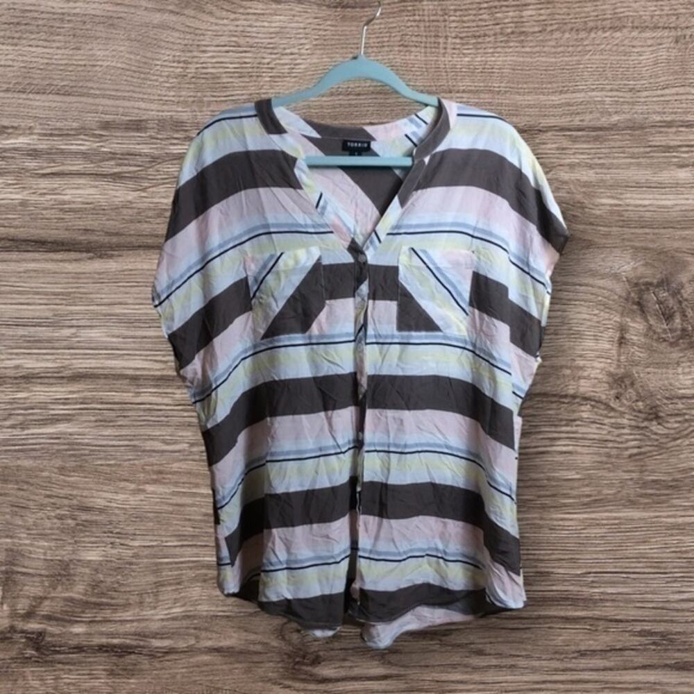 Torrid 1 V-neck flowy button down straight blouse. 1X